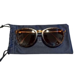 🕶️ Tortoise Shell Sunglasses – Unisex Retro Style with Black Carrying Case